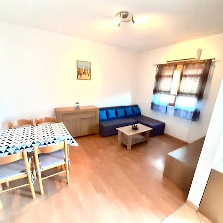 Apartments Belic With Pool Jelsa  Zewnętrze zdjęcie