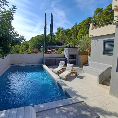 Apartments Belic With Pool Jelsa  Zewnętrze zdjęcie