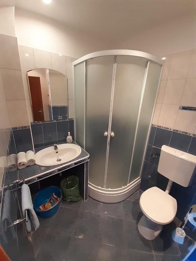 Apartments Belic With Pool Jelsa  Zewnętrze zdjęcie