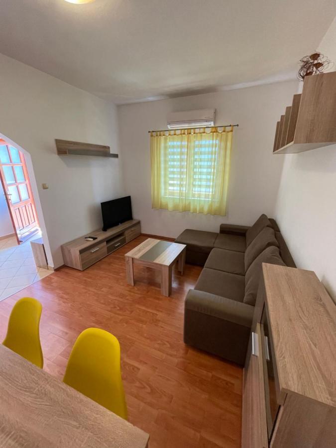 Apartments Belic With Pool Jelsa  Zewnętrze zdjęcie