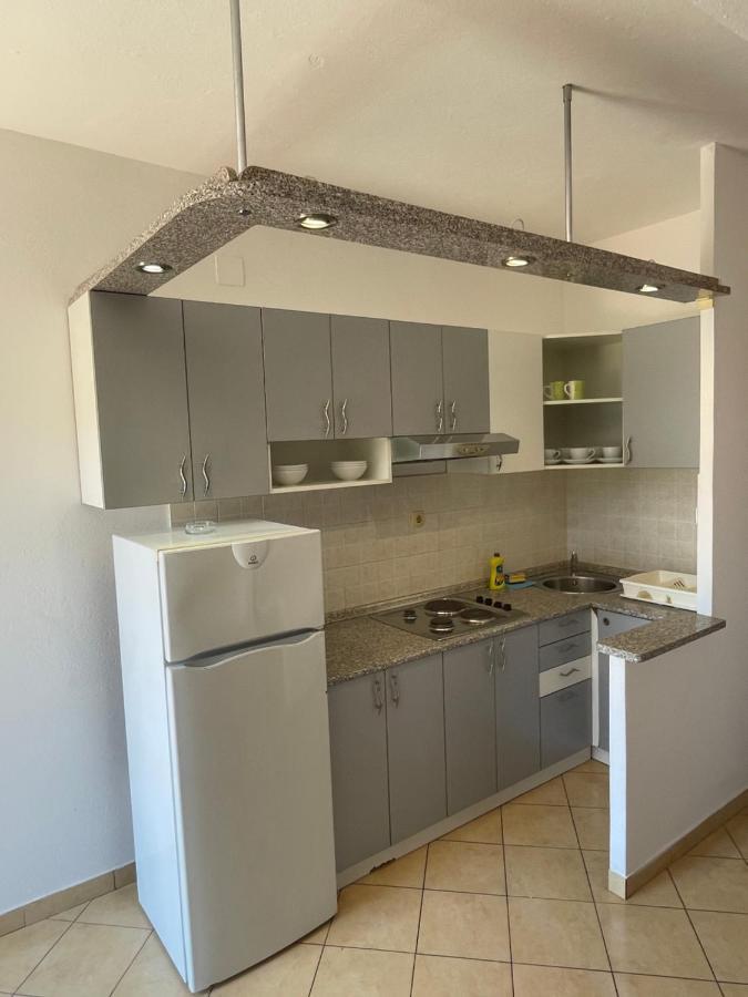 Apartments Belic With Pool Jelsa  Zewnętrze zdjęcie
