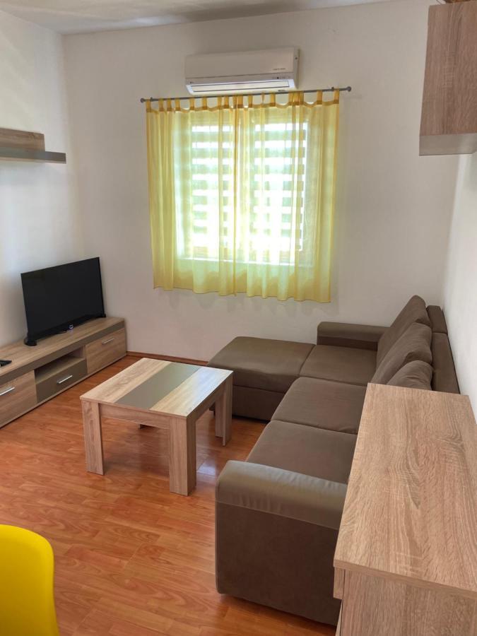 Apartments Belic With Pool Jelsa  Zewnętrze zdjęcie