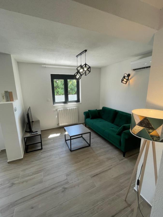Apartments Belic With Pool Jelsa  Zewnętrze zdjęcie
