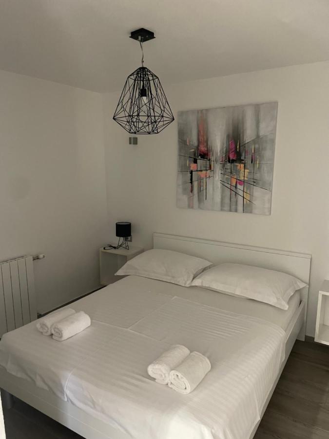 Apartments Belic With Pool Jelsa  Zewnętrze zdjęcie