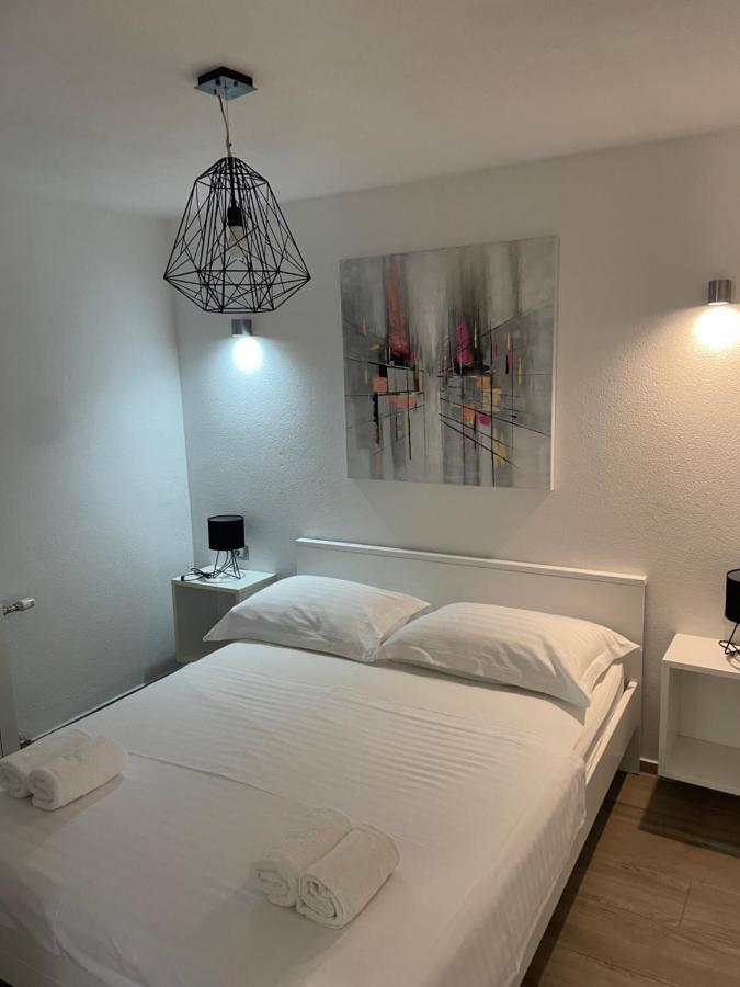 Apartments Belic With Pool Jelsa  Zewnętrze zdjęcie