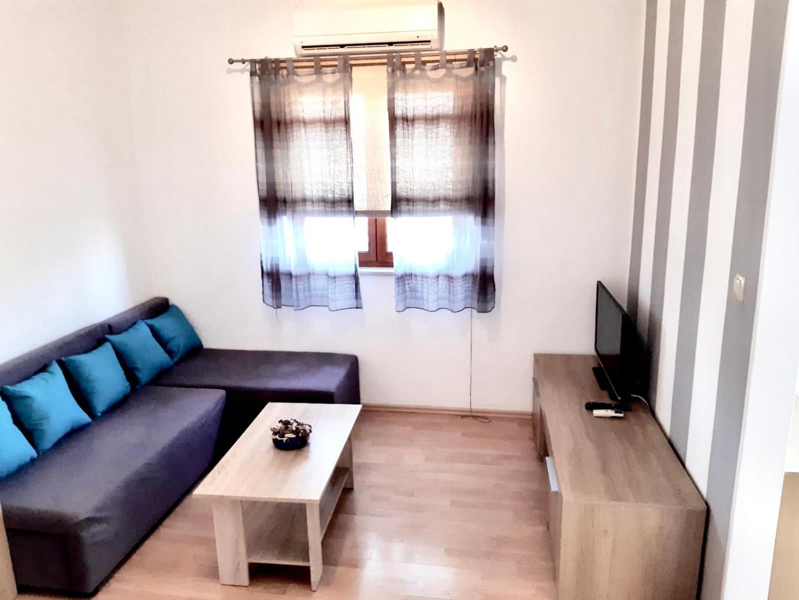 Apartments Belic With Pool Jelsa  Zewnętrze zdjęcie