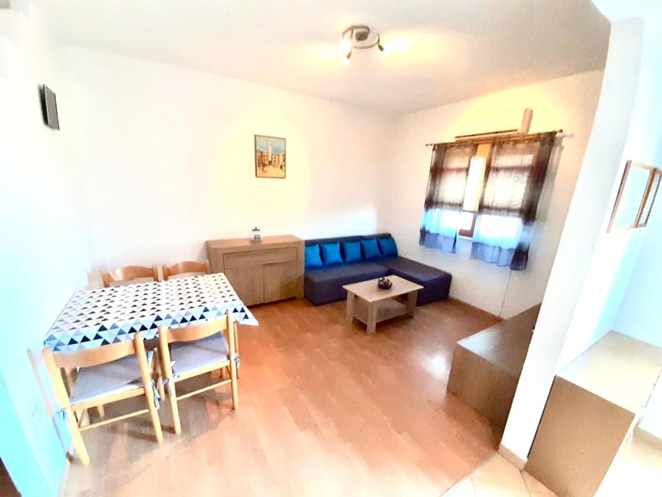 Apartments Belic With Pool Jelsa  Zewnętrze zdjęcie