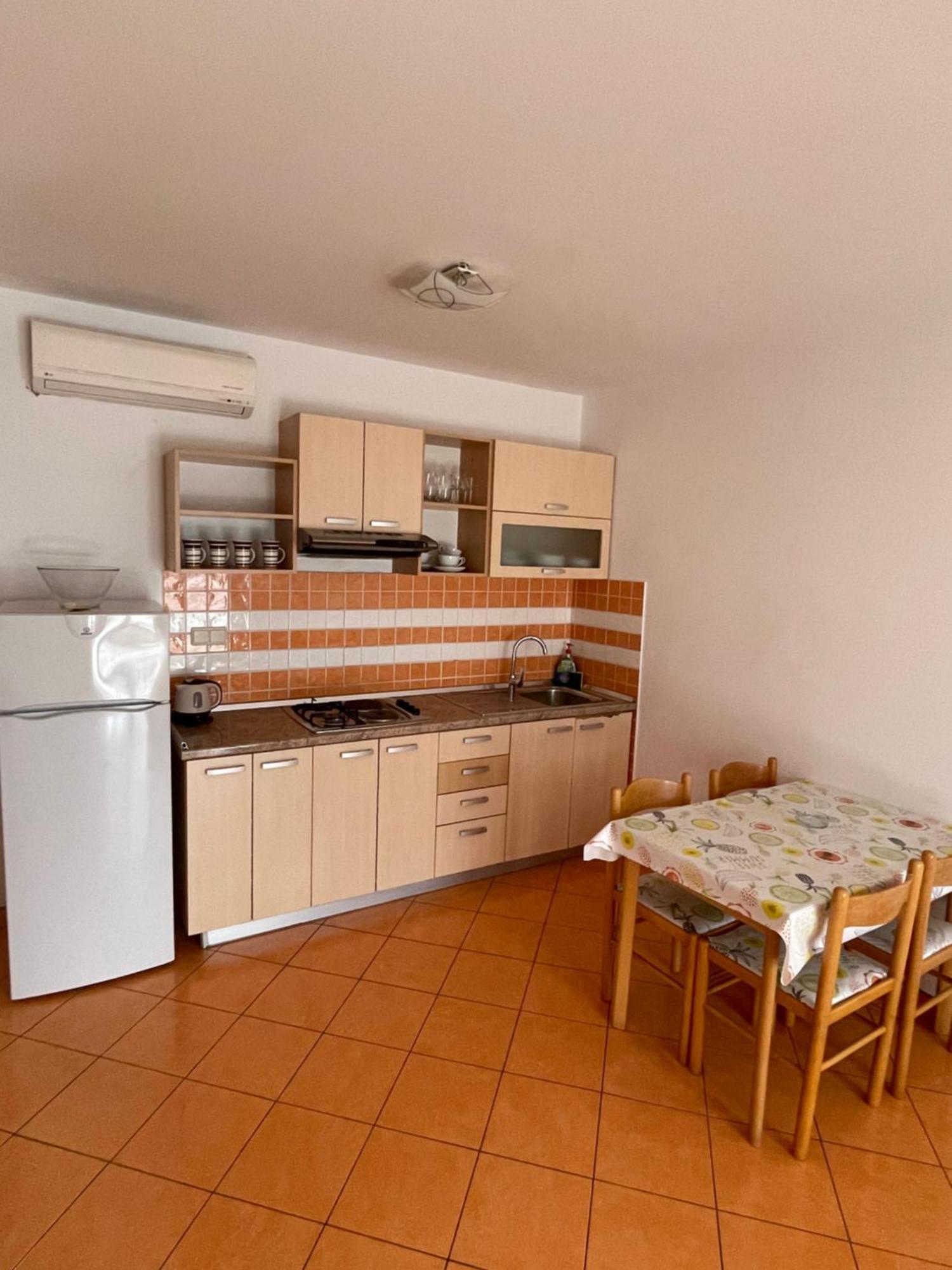 Apartments Belic With Pool Jelsa  Zewnętrze zdjęcie
