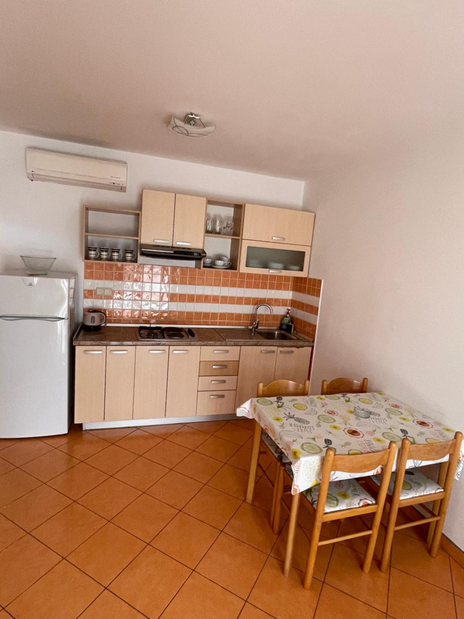Apartments Belic With Pool Jelsa  Zewnętrze zdjęcie