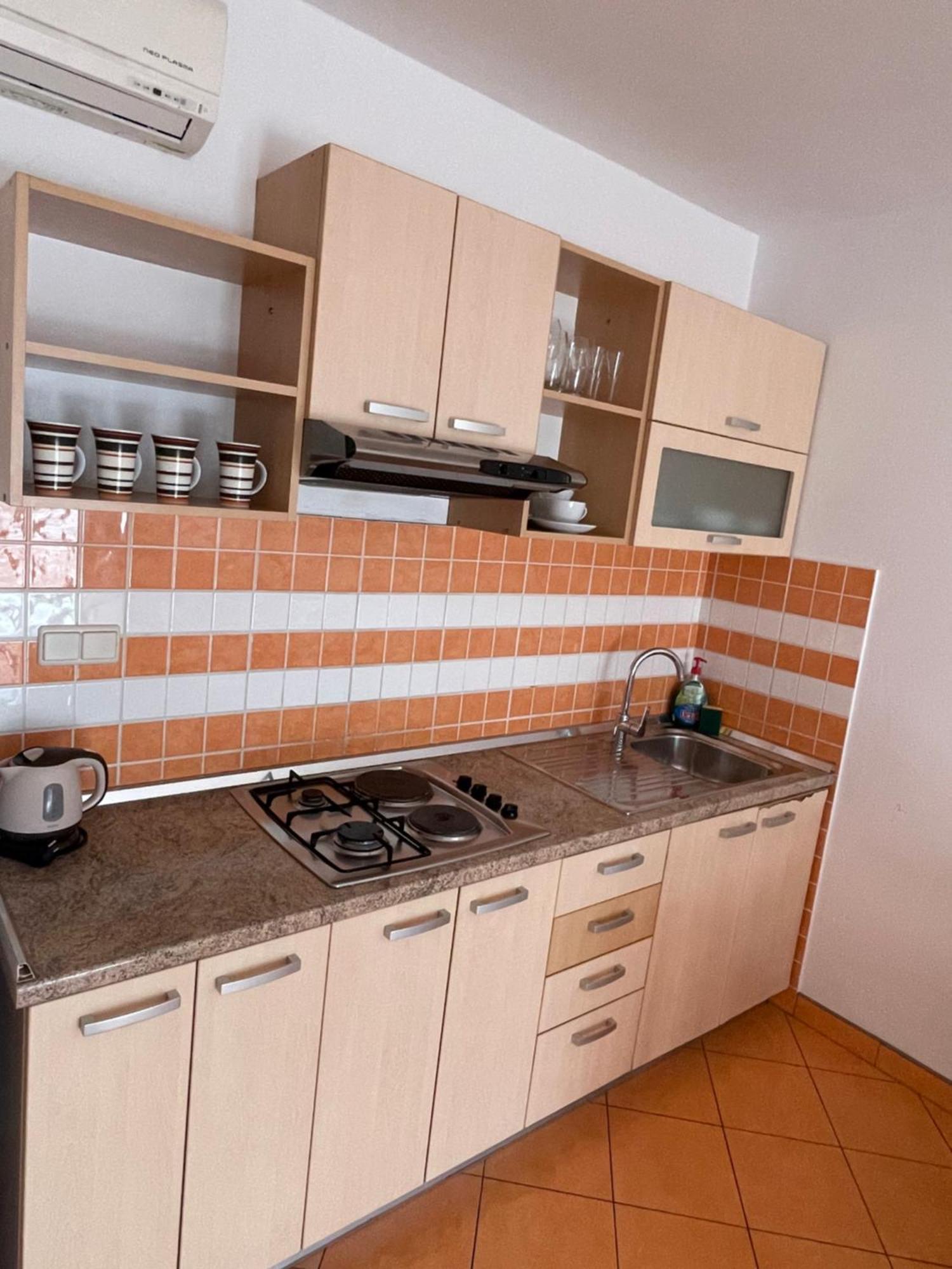 Apartments Belic With Pool Jelsa  Zewnętrze zdjęcie