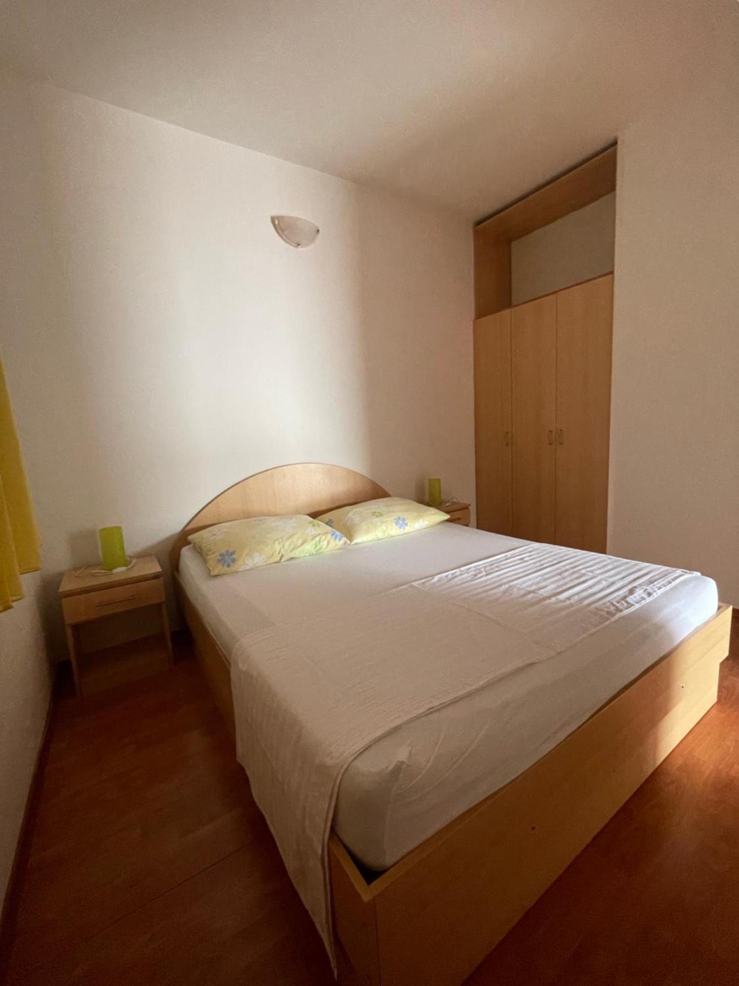 Apartments Belic With Pool Jelsa  Zewnętrze zdjęcie