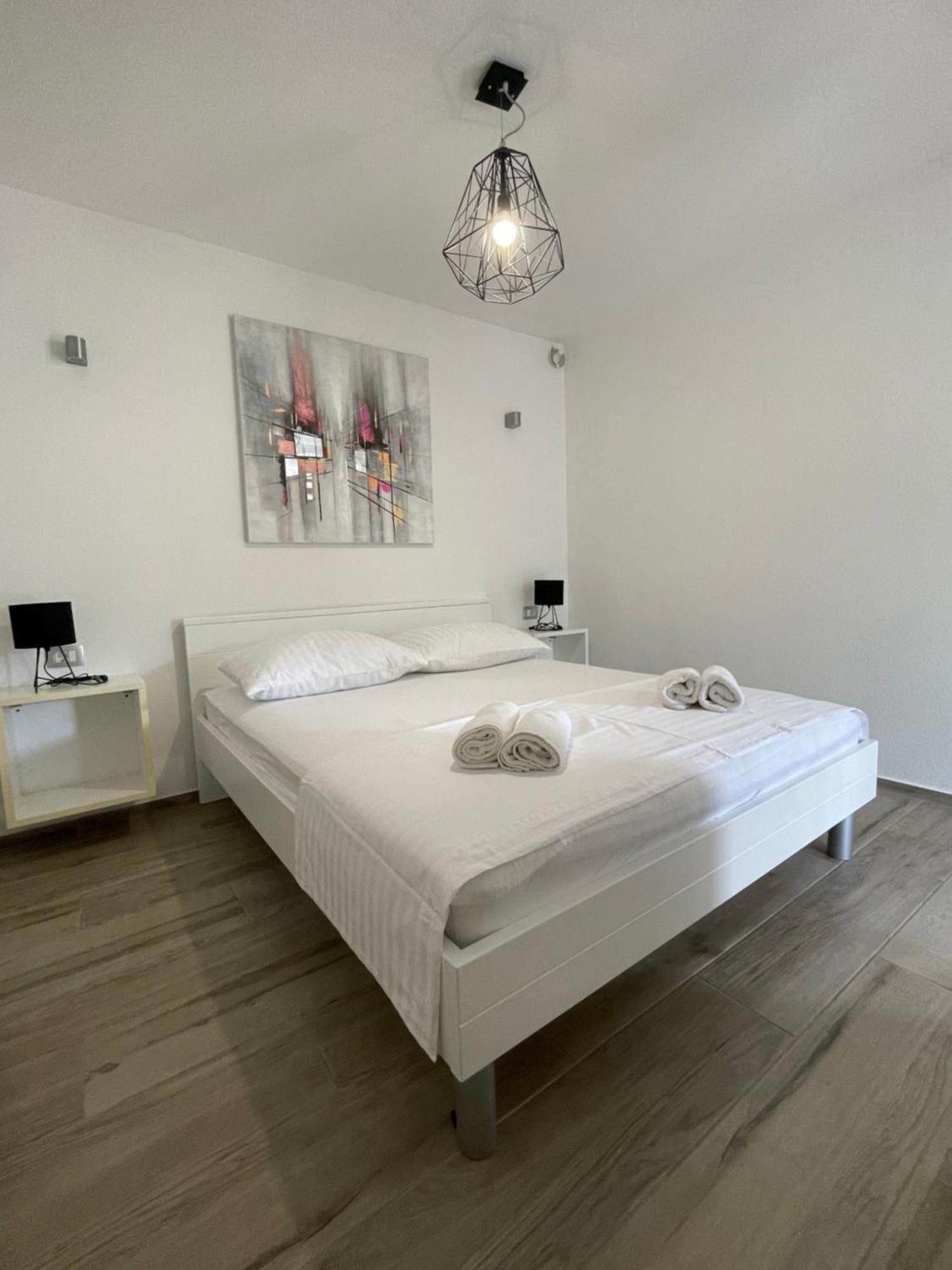 Apartments Belic With Pool Jelsa  Zewnętrze zdjęcie
